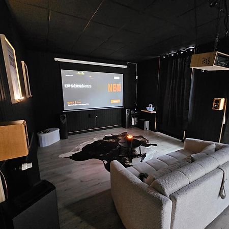 Black Box Cinema Appartement Avec Balneo Épinal Buitenkant foto