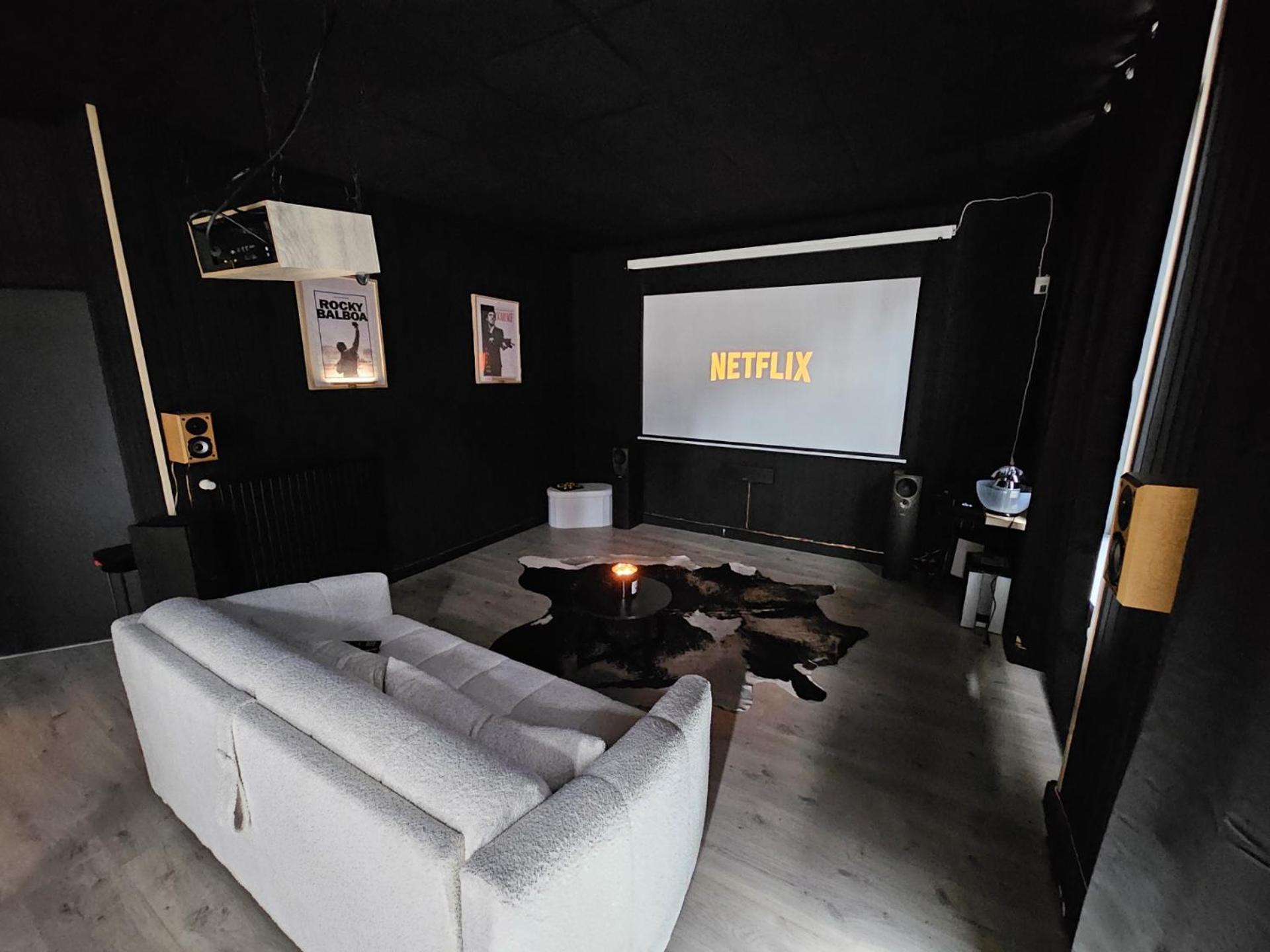 Black Box Cinema Appartement Avec Balneo Épinal Buitenkant foto